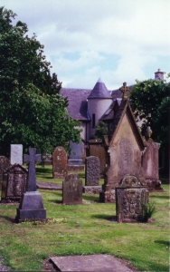 fowliscastlesmall.JPG (59122 bytes)