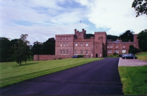 kinfaunscastlesmall.JPG (51792 bytes)